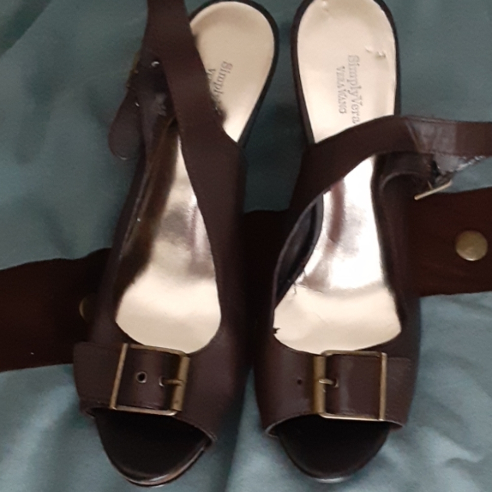 Vera wang brown leather heels